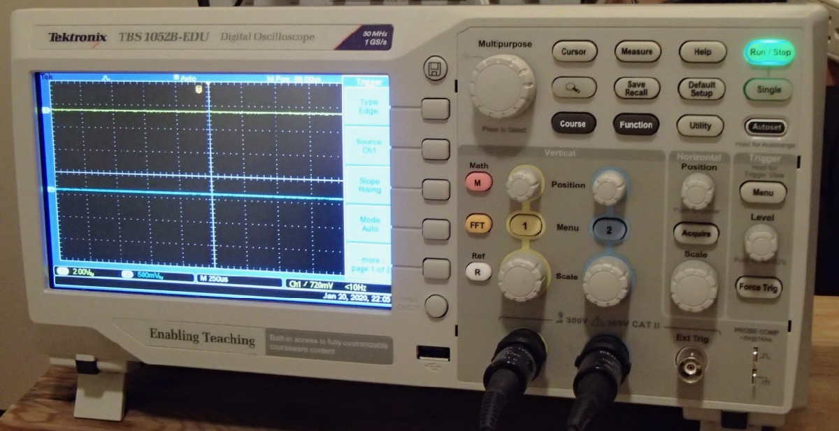 <strong>Digital oscilloscope, 50 MHz bandwidth</strong>